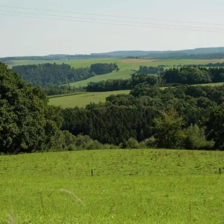 Near Ourthe River And The Of Durbuy Horská chata *